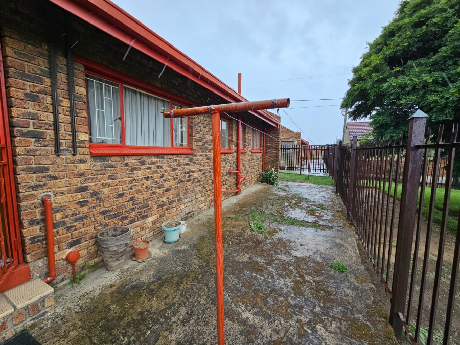 3 Bedroom Property for Sale in Phumlamqashi Free State